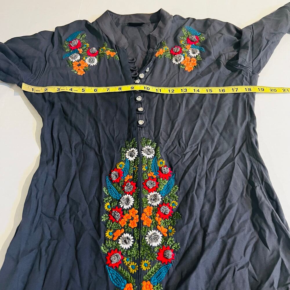 Embroidered Floral Three Quarter Sleeve Side split Top Size M Medium Gray Multi - Picture 4 of 6
